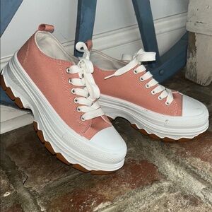 ⭐️NWOT Taxi Pink Platform Sneakers⭐️